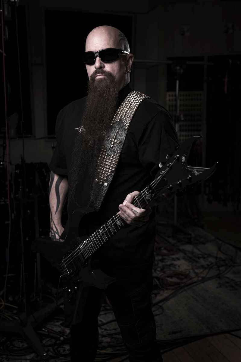 È ufficiale: KERRY KING pubblica l’album di debutto solista “FROM HELL I RISE”, il 17 maggio Il primo singolo “Idle Hands” è disponibile da oggi